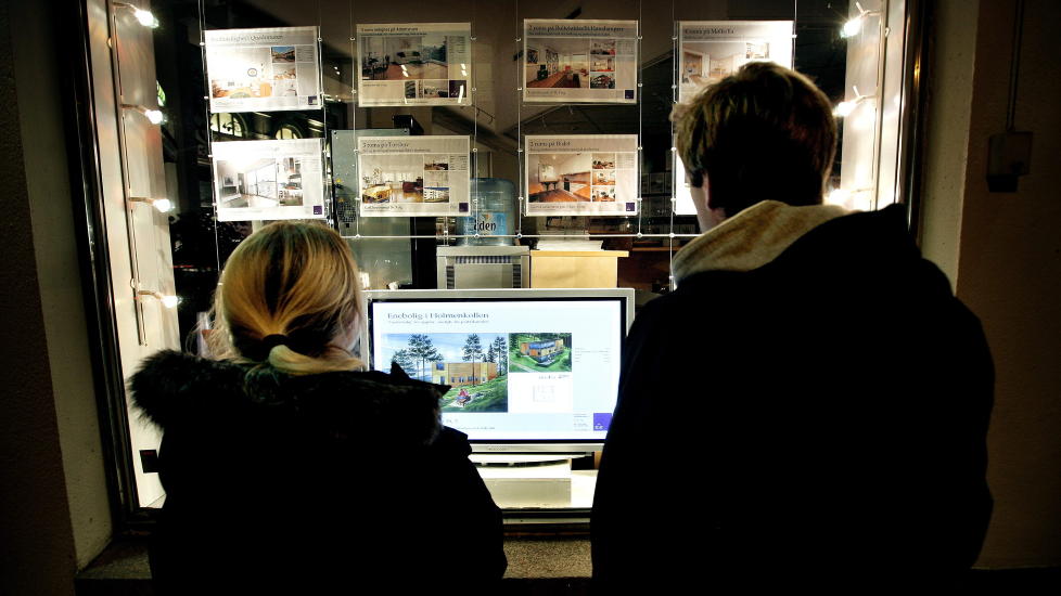 Drømmer seg vekk: Mange førstegangskjøpere drømmer om å sette bo og finne seg et eget lite krypinn. Men dersom du ikke har foreldre eller besteforeldre som kan hjelpe deg inn på markedet blir det veldig vanskelig i år.
